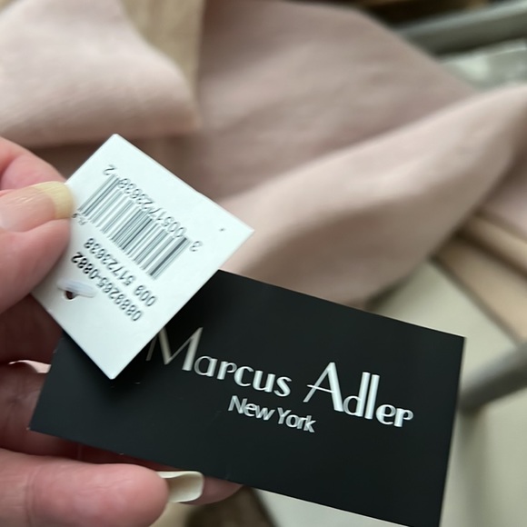 NWT Marcus Adler NY fringed shawl/wrap - Picture 7 of 7